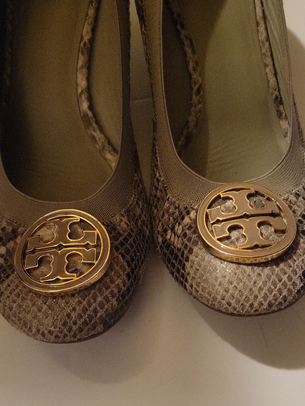 Tory Burch Women's Taupe Snakeskin Logo Ballet Flats - Picture 4 of 13